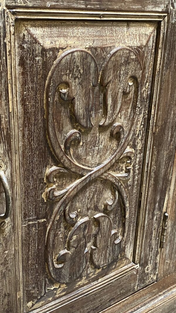 Teak cabinet with carved doors and 4 top drawers, detail