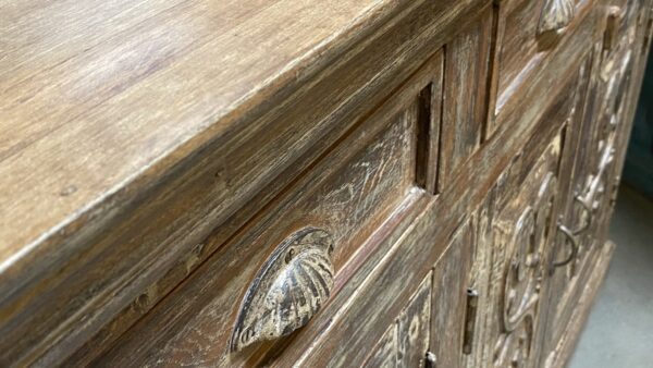 Teak cabinet with carved doors and 4 top drawers, detail